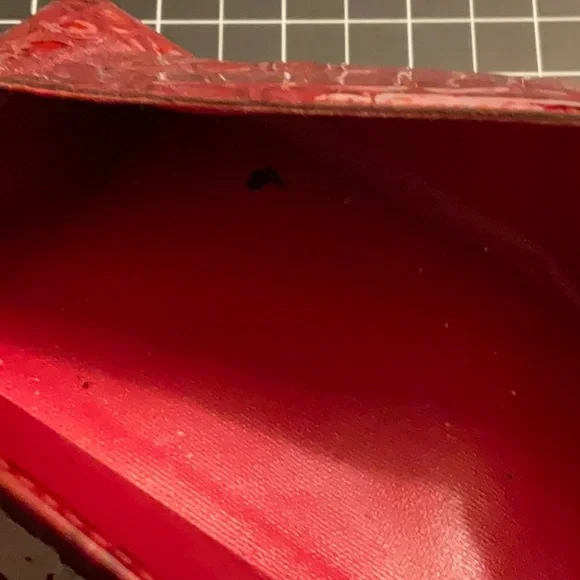 Lodis - Elegant Burgandy Crocodile Embossed Wallet - Picture 2 of 6